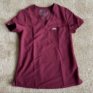 Figs Burgundy One pocket top XS